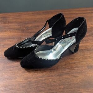 Wild Rose Vintage Black Velvet Ankle-Strap Heels with Stud Trim Women's Size 7.5
